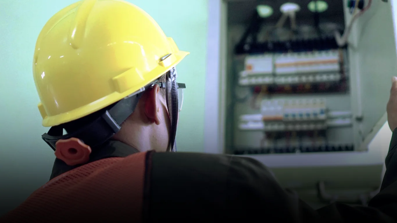 خدمات فني صيانة كهرباء الكويت/66934100/ كهربائي منازل