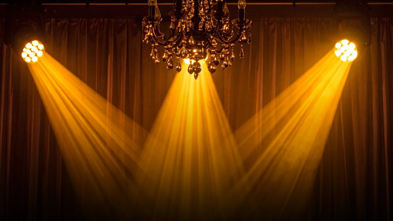 مميزات كهربائي تركيب ثريات واسبوتلايت بالكويت