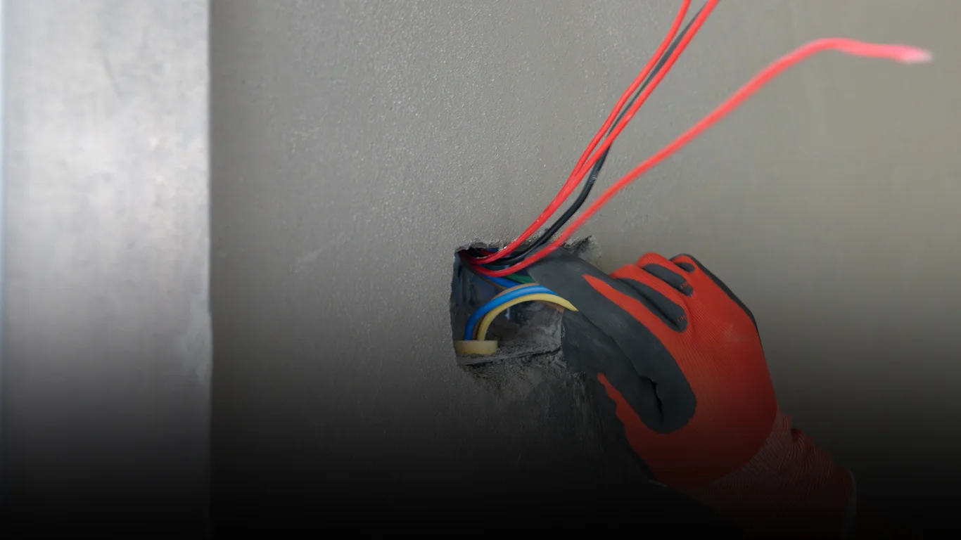 كيف يقدّم كهربائي منازل مبارك الكبير حلولًا متقدمة تضمن استمرارية الكهرباء بدون أعطال مفاجئة؟